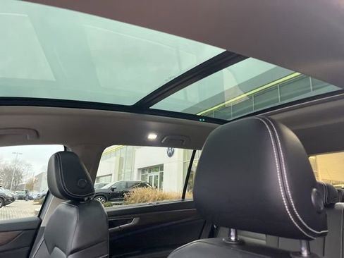 Certified 2025 Volkswagen Atlas SEL image 41