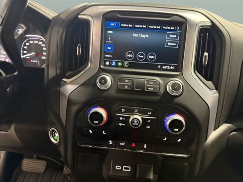 Used 2022 GMC Sierra 1500 SLE image 17