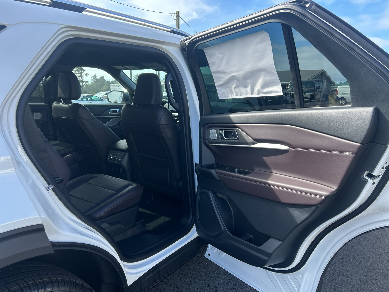 New 2027 Ford Explorer Platinum AWD/4WD image 32