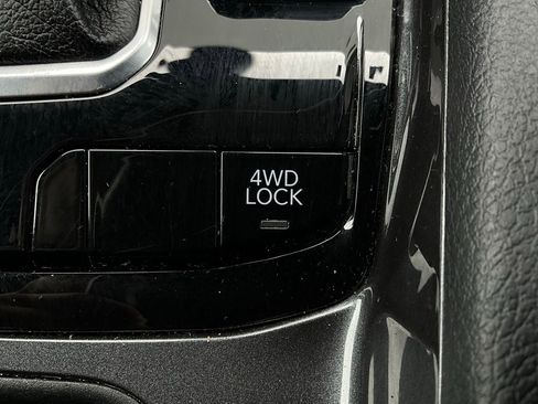 Used 2025 Jeep Compass Latitude image 22