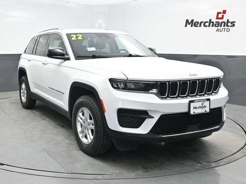 Used 2022 Jeep Grand Cherokee Laredo AWD/4WD image 1