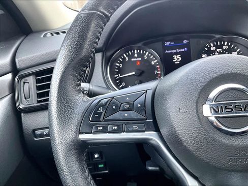 Used 2019 Nissan Rogue SV image 22