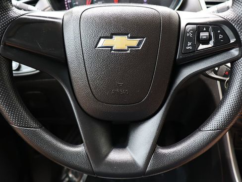 Used 2020 Chevrolet Trax LS FWD image 53