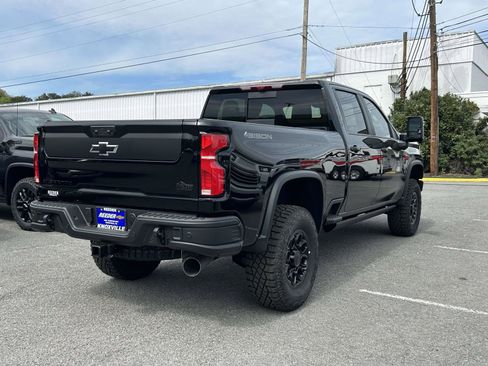 New 2026 Chevrolet Silverado 2500 ZR2 w/ ZR2 Bison Edition AWD/4WD image 3