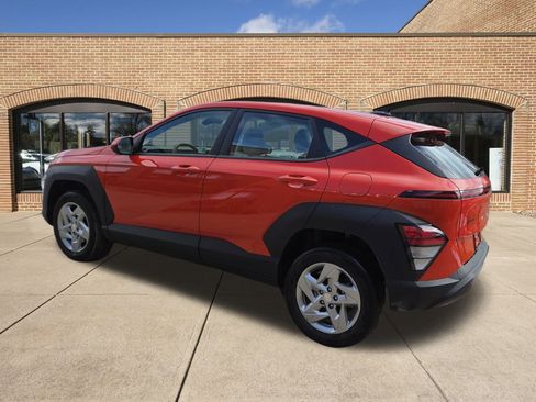 Used 2025 Hyundai Kona SE image 6