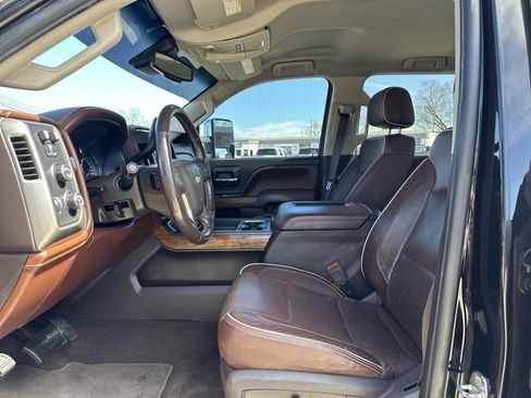 Used 2018 Chevrolet Silverado 2500 High Country w/ Duramax Plus Package image 12