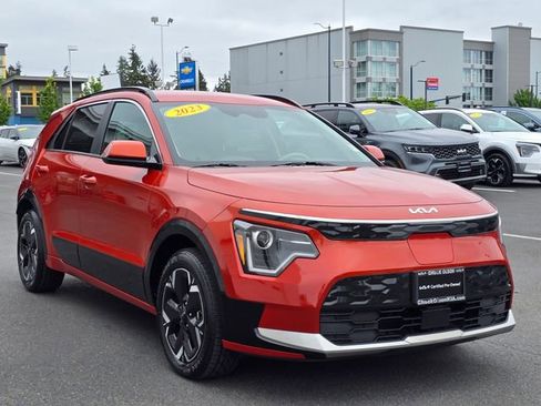 Certified 2023 Kia Niro Wind w/ Wind Preserve Package FWD image 8