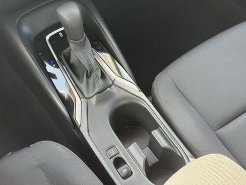 Used 2025 Toyota Corolla LE FWD image 13
