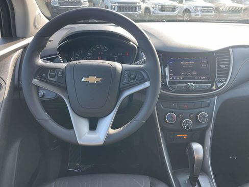 Used 2020 Chevrolet Trax LT w/ LT Convenience Package FWD image 13