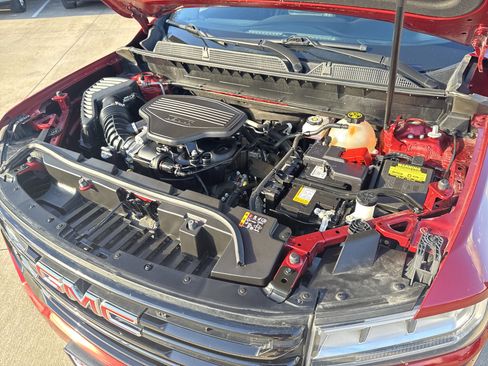 Used 2023 GMC Acadia SLT w/ Elevation Edition image 33