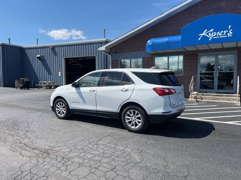 Used 2018 Chevrolet Equinox LS FWD image 3