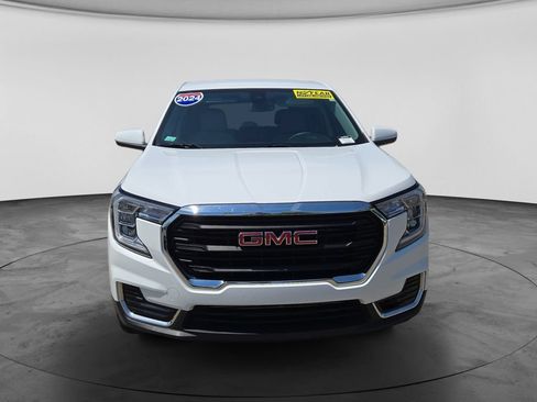 Used 2024 GMC Terrain SLE FWD image 3