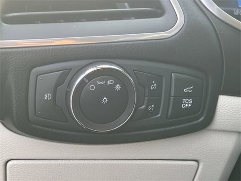 Used 2019 Ford Edge Titanium image 31