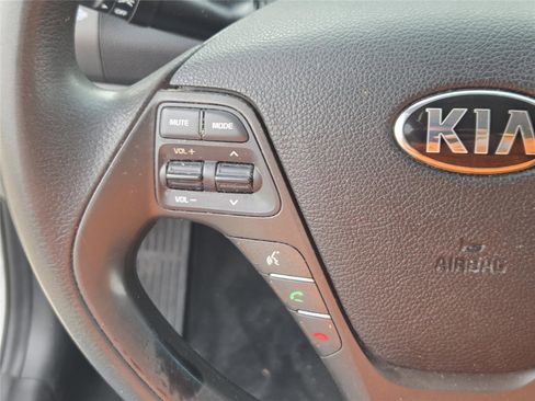 Used 2018 Kia Forte LX w/ LX Rear Camera Package image 22