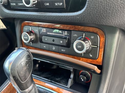 Used 2013 Volkswagen Touareg Lux image 18