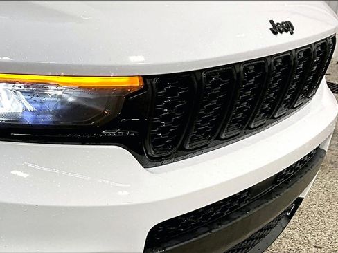 Used 2021 Jeep Grand Cherokee L Laredo image 33