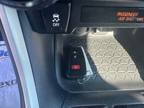 Used 2020 Toyota RAV4 XLE FWD image 11