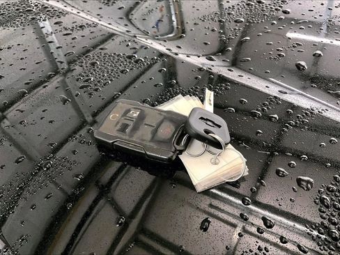 Used 2017 Chevrolet Colorado LT w/ Midnight Edition image 9