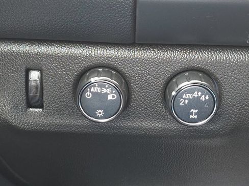 Used 2022 Chevrolet Colorado LT AWD/4WD image 19
