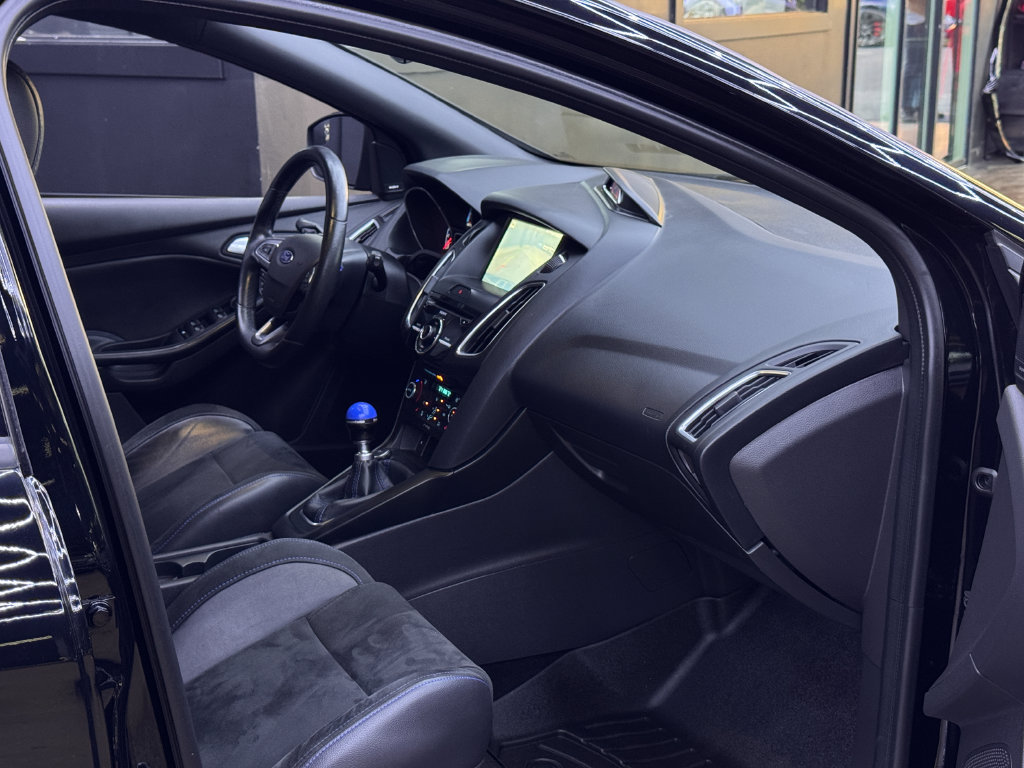 Used 2017 Ford Focus RS AWD/4WD image 25