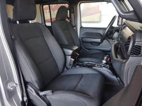 Used 2018 Jeep Wrangler Unlimited Sport S AWD/4WD image 13