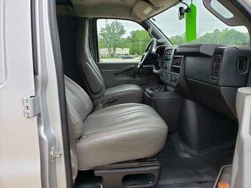 Used 2016 Chevrolet Express 2500 RWD image 16
