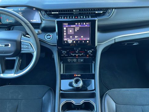 Used 2024 Jeep Grand Cherokee L Laredo image 12