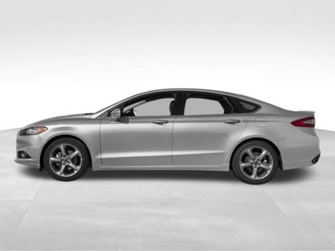 Used 2015 Ford Fusion SE w/ Equipment Group 202A FWD image 3