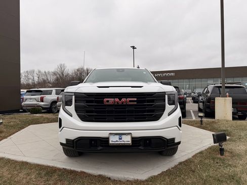 Used 2024 GMC Sierra 1500 Pro w/ Graphite Edition image 9