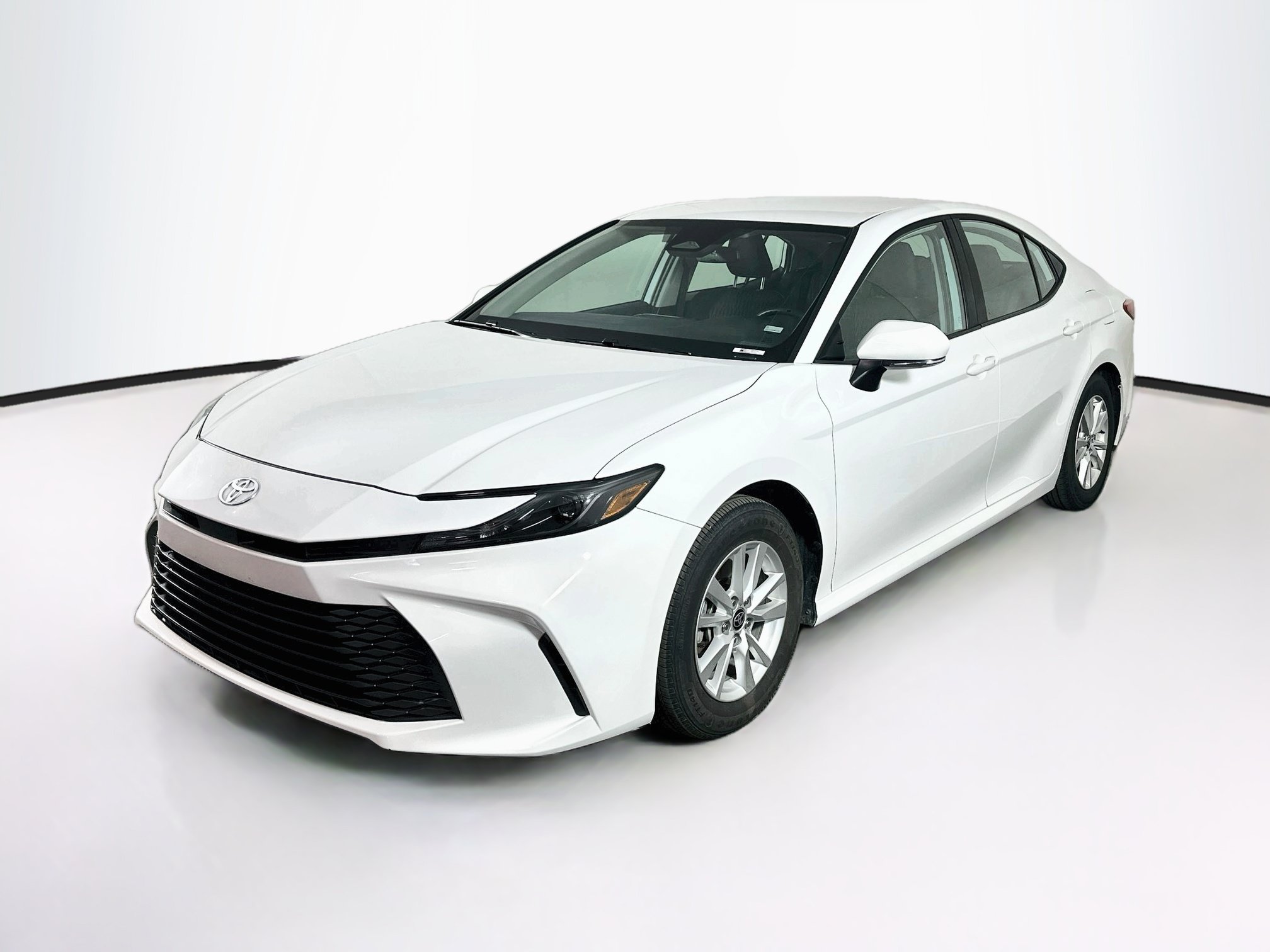 Used 2025 Toyota Camry LE FWD image 3