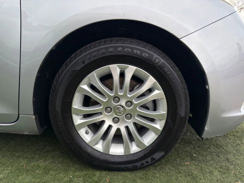 Used 2014 Toyota Sienna XLE image 22