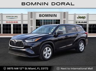 Used 2023 Toyota Highlander LE FWD video 1