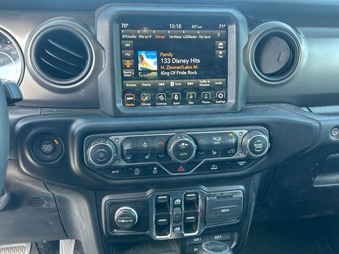Used 2023 Jeep Wrangler Unlimited Sport AWD/4WD image 13