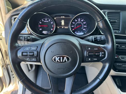 Used 2019 Kia Sedona SX image 22