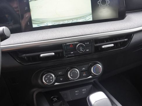 Used 2025 Nissan Kicks SV FWD image 13