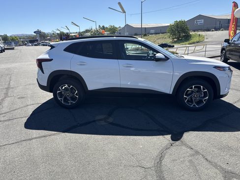New 2026 Chevrolet Trax LT FWD image 5