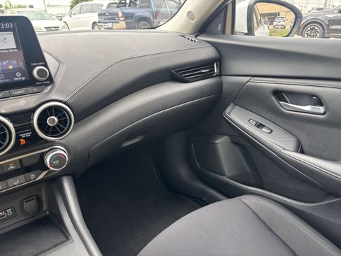 Used 2025 Nissan Sentra SV FWD image 33
