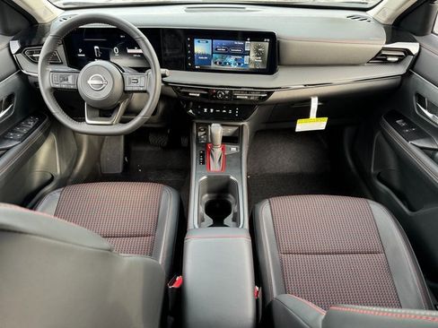 Used 2025 Nissan Kicks SR w/ Illumination Package image 6