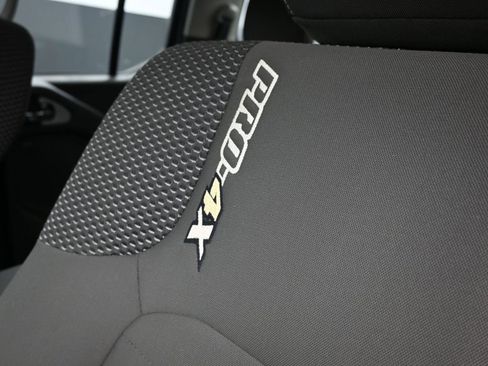 Used 2015 Nissan Frontier PRO-4X image 11