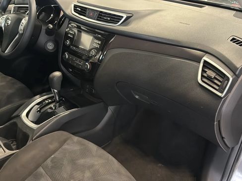 Used 2015 Nissan Rogue S FWD image 33