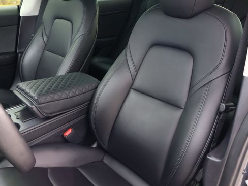 Used 2023 Tesla Model 3 Standard Range image 12