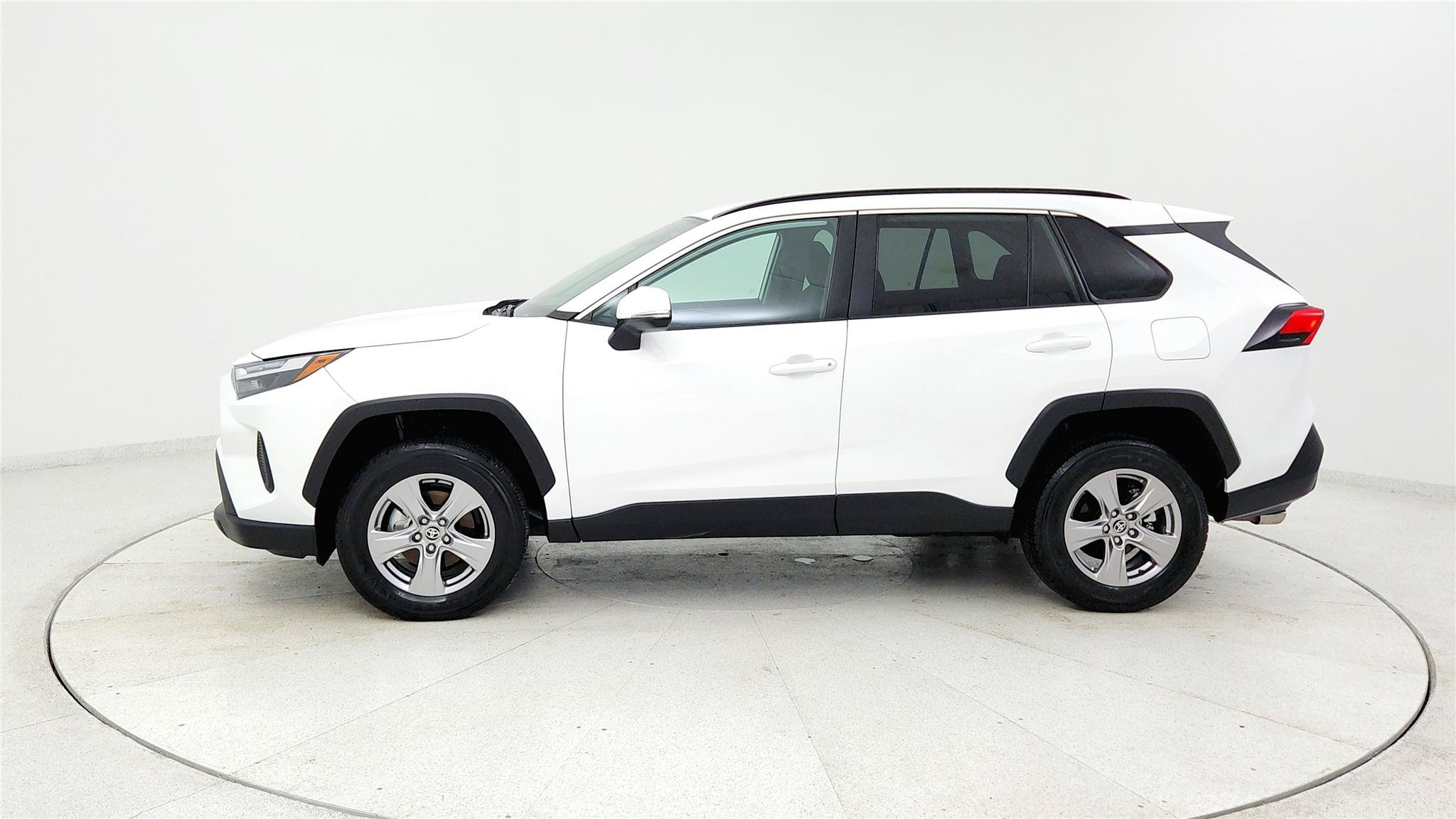 Used 2025 Toyota RAV4 XLE FWD image 2