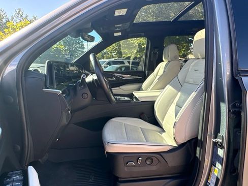 Used 2022 Cadillac Escalade ESV Sport w/ Touring Package AWD/4WD image 11