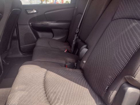 Used 2016 Dodge Journey SE w/ Flexible Seating Group image 16