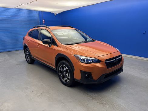 Used 2018 Subaru Crosstrek 2.0i AWD/4WD image 2