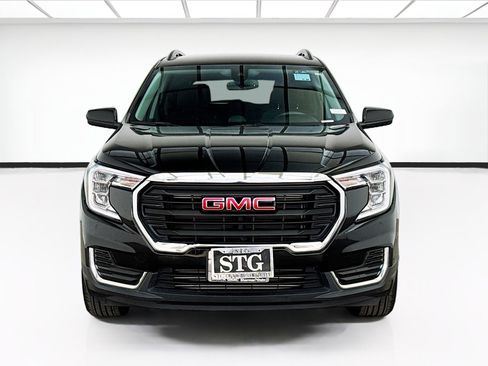 Used 2024 GMC Terrain SLE w/ Driver Convenience Package FWD image 2
