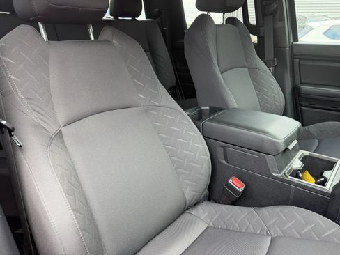 Used 2025 Toyota Tacoma SR5 AWD/4WD image 12