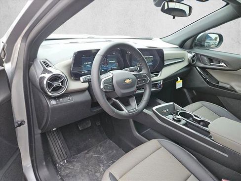 New 2026 Chevrolet Equinox LT w/ Convenience Package II image 3