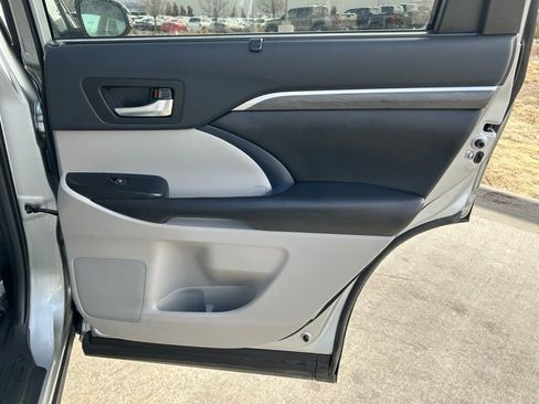 Used 2019 Toyota Highlander Limited image 28