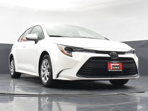 Used 2025 Toyota Corolla LE w/ Convenience Package FWD image 28
